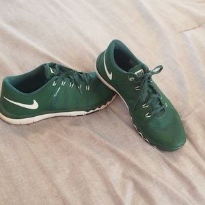 Hunter green running shoes